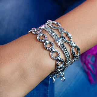 Intricate Textile Weave (6mm) Square Alhambra Station Bracelet